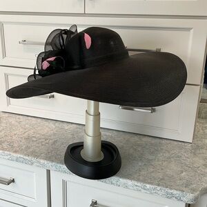 Derby or Churchhat black with bow and feathers.